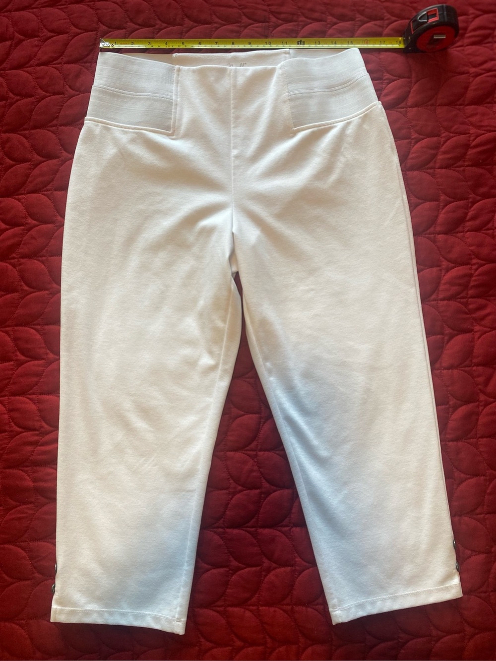 Simply Noelle White Pull-On Capri Leggings